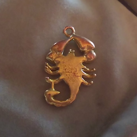 Gold plated Scorpion charm - Picture 2 of 2